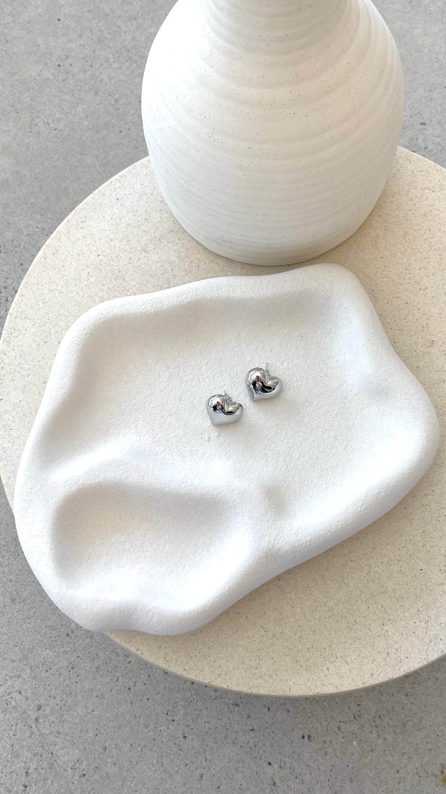 Neve Heart Earrings - Silver